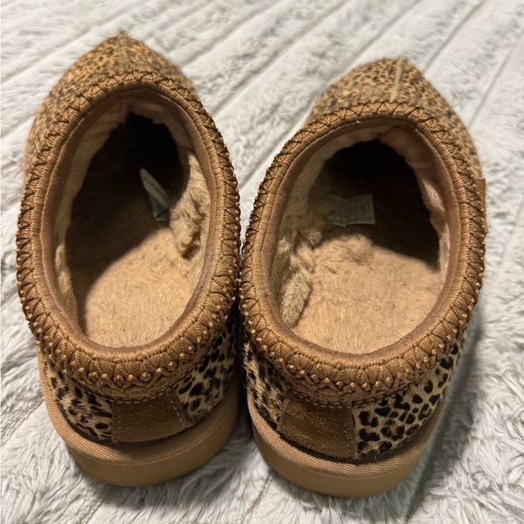 UGG Tasman Slipper Leopard - Picture 6 of 9